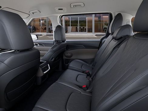 New 2026 Kia Carnival FWD image 18