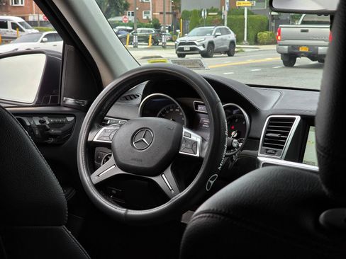 Used 2016 Mercedes-Benz GL 450 4MATIC image 32
