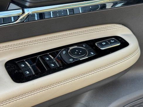 Used 2021 Lincoln Corsair AWD w/ Premium Package image 22