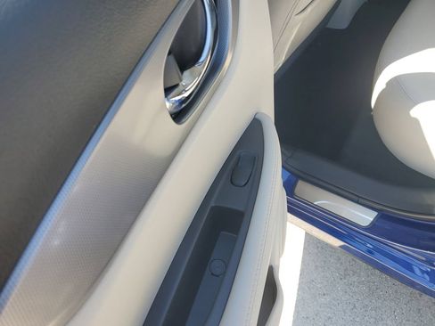 Used 2019 Nissan Murano S FWD image 18