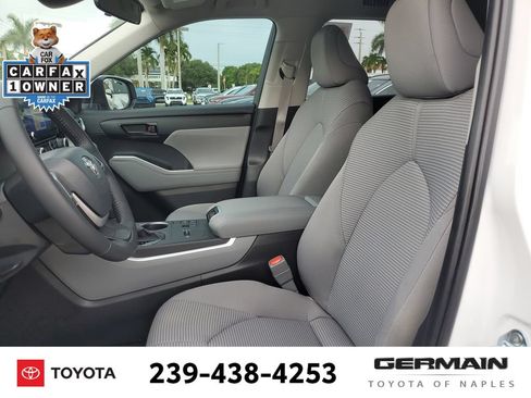 Certified 2024 Toyota Highlander LE FWD image 19