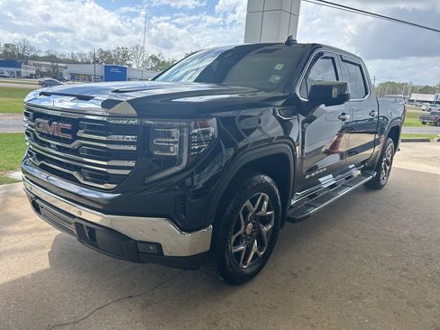 Used 2025 GMC Sierra 1500 SLT image 2