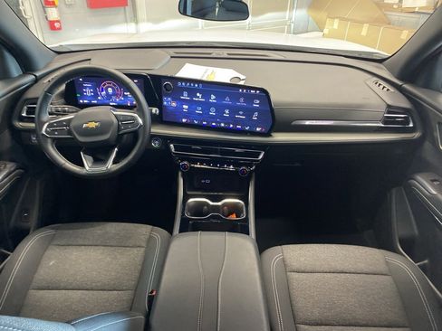 Used 2025 Chevrolet Traverse LT image 19