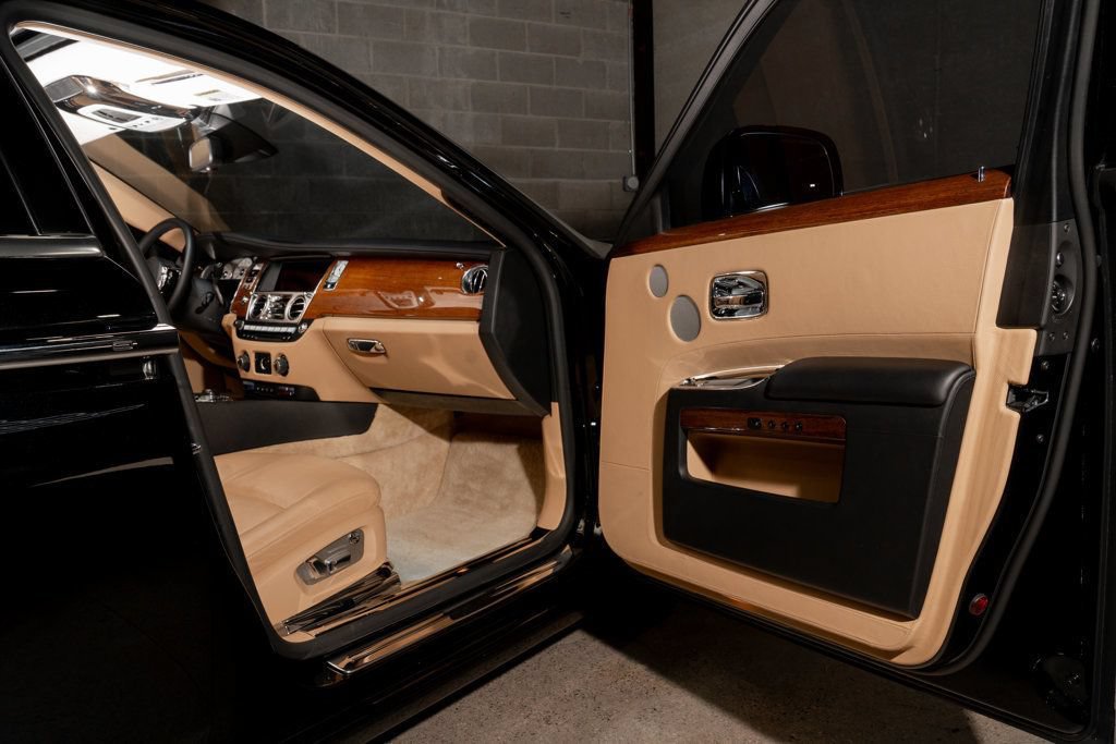 Used 2010 Rolls-Royce Ghost RWD image 20
