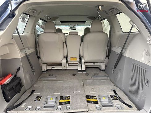 Used 2013 Toyota Sienna XLE image 18