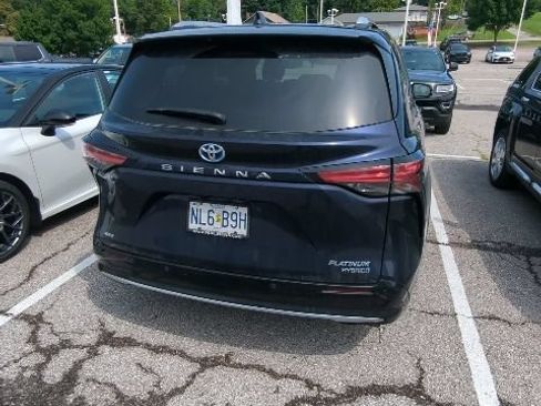 Used 2022 Toyota Sienna Platinum AWD/4WD image 10