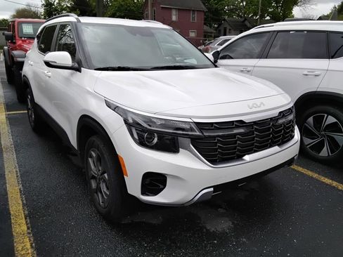 Used 2024 Kia Seltos S AWD/4WD image 2