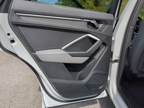 Certified 2025 Audi Q3 2.0T Premium w/ Convenience Package image 18