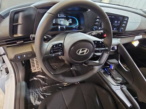 New 2025 Hyundai Elantra Sport image 15