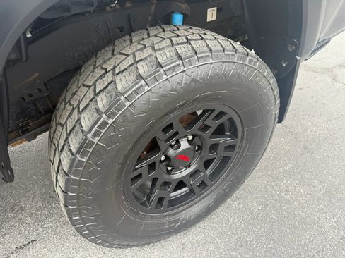 Used 2020 Toyota Tacoma TRD Off-Road w/ Technology Package AWD/4WD image 30