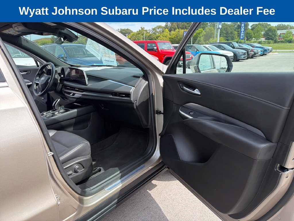 Used 2025 Cadillac XT4 Premium Luxury FWD image 41
