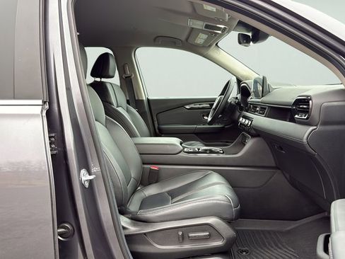 Used 2025 Honda Pilot EX-L image 12