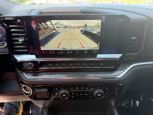 Used 2025 Chevrolet Silverado 1500 LTZ AWD/4WD image 33