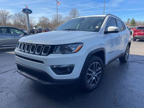 Used 2018 Jeep Compass Latitude image 2
