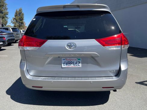 Used 2012 Toyota Sienna XLE w/ XLE Navigation Pkg FWD image 7