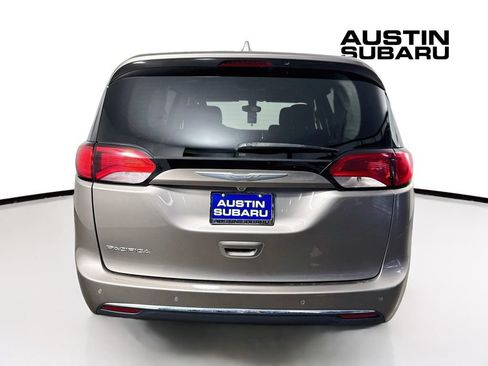 Used 2017 Chrysler Pacifica Touring Plus w/ Tire & Wheel Group FWD image 6