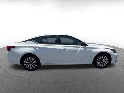 Used 2025 Nissan Altima 2.5 SV FWD image 15