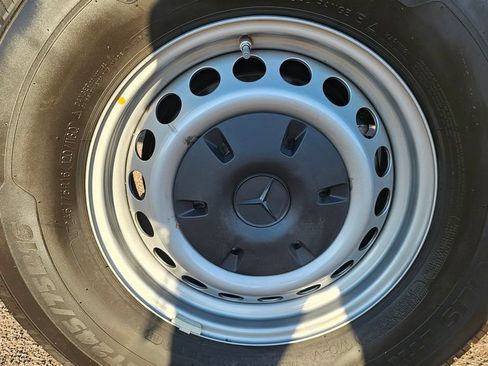 Used 2024 Mercedes-Benz Sprinter 2500 image 15