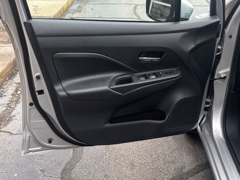 Used 2025 Nissan Versa SV FWD image 25