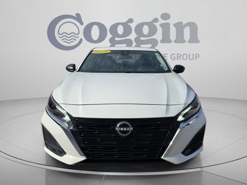 Used 2025 Nissan Altima 2.5 SV FWD image 8