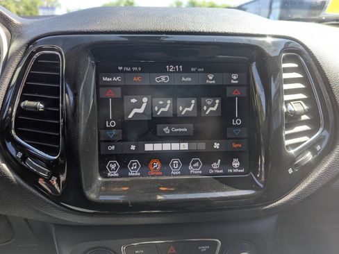 Used 2017 Jeep Compass Limited image 22