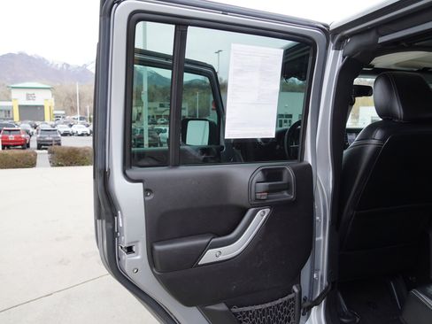 Used 2015 Jeep Wrangler Unlimited Sahara w/ Connectivity Group image 20