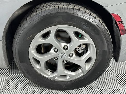 Used 2023 Chrysler Pacifica Limited FWD image 10