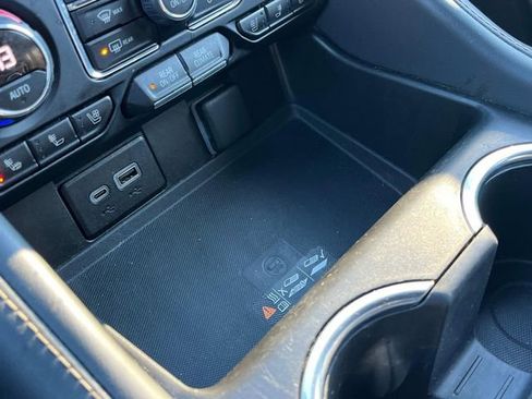 Used 2023 Chevrolet Suburban Premier image 39