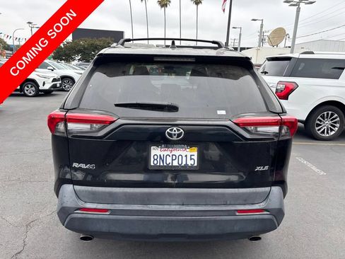Used 2019 Toyota RAV4 XLE Premium w/ Carpet Mat Package FWD image 6