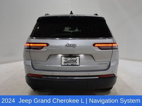 Used 2024 Jeep Grand Cherokee L Limited w/ Luxury Tech Group II image 5