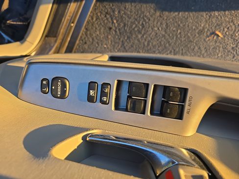 Used 2016 Toyota Prius V Three image 28