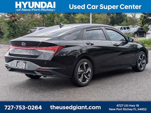Certified 2023 Hyundai Elantra SEL w/ Convenience Package FWD image 5