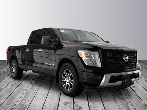Used 2020 Nissan Titan SV w/ SV Convenience Package RWD image 4