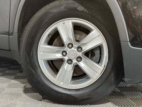 Used 2020 Chevrolet Trax LT FWD image 35