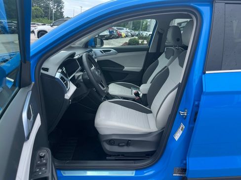 New 2026 Volkswagen Taos SE FWD image 19