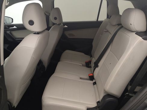 Used 2021 Volkswagen Tiguan SE image 18