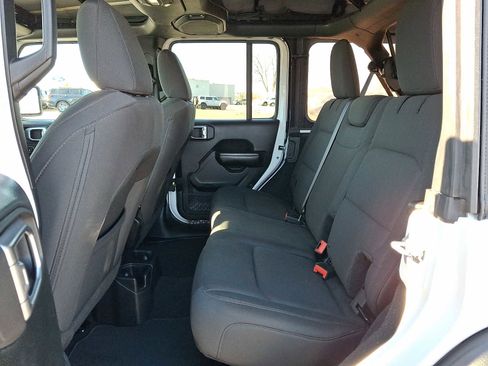 Used 2018 Jeep Wrangler Unlimited Sport S image 9