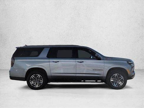 Used 2025 Chevrolet Suburban Z71 AWD/4WD image 4