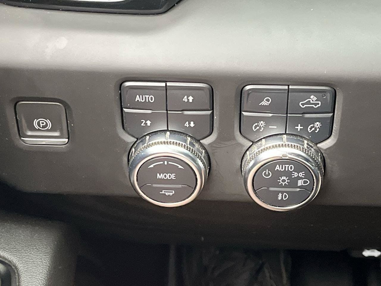 Certified 2023 GMC Sierra 1500 AT4 w/ Technology Package AWD/4WD image 23