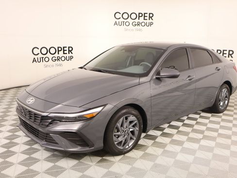 Certified 2024 Hyundai Elantra SEL image 10