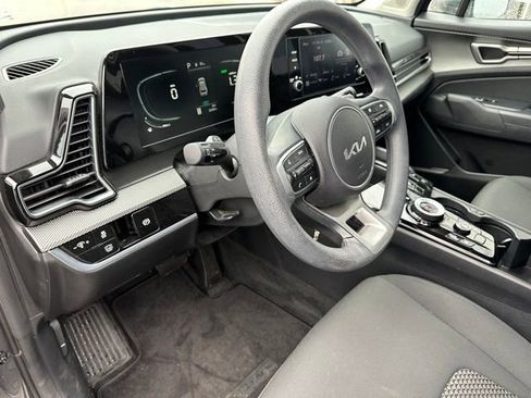 Used 2023 Kia Sportage LX image 17