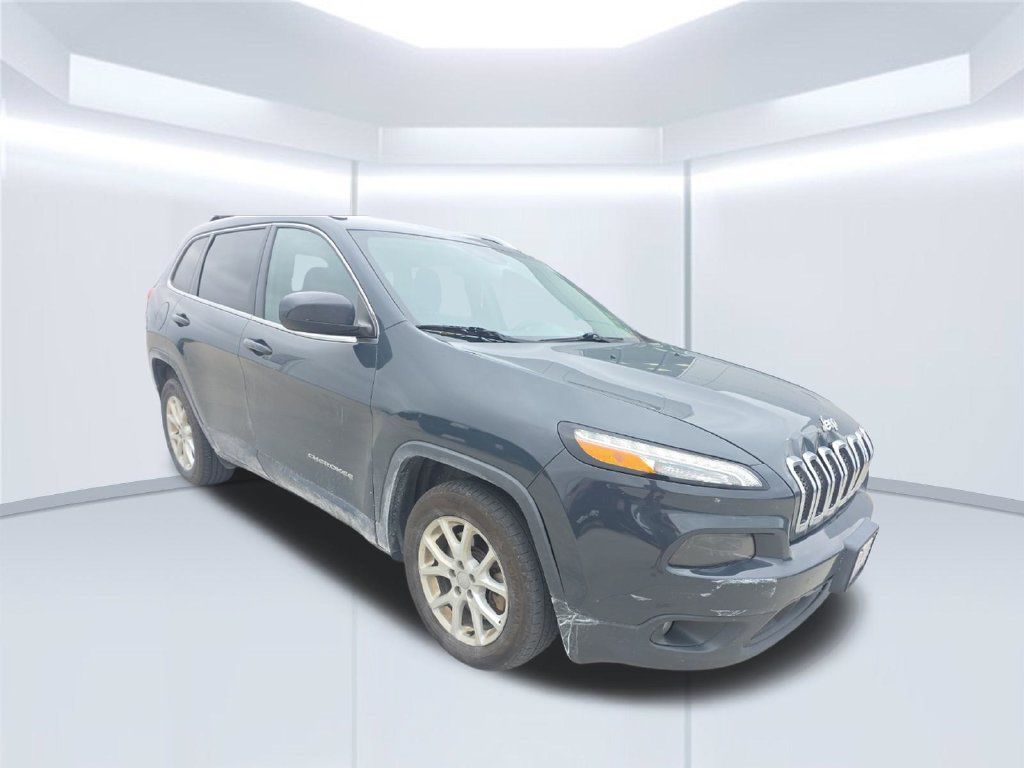 Used 2018 Jeep Cherokee Latitude Plus w/ Comfort/Convenience Group FWD image 7