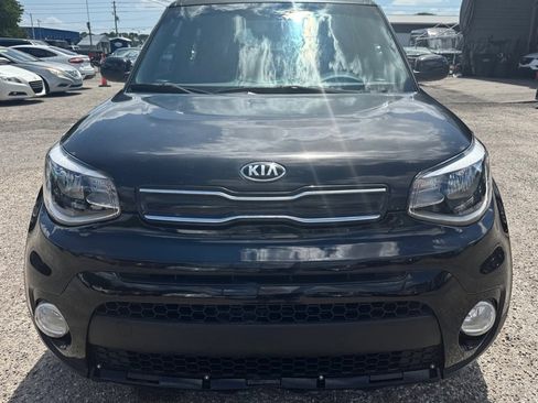 Used 2018 Kia Soul + image 3