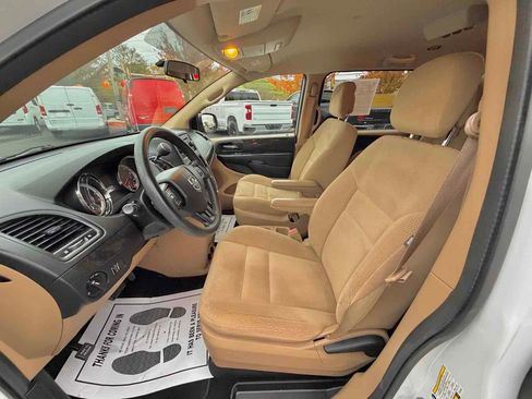 Used 2016 Dodge Grand Caravan SE w/ Quick Order Package 29E SE image 12