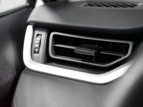Used 2025 Toyota RAV4 XLE FWD image 25