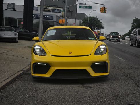 Used 2020 Porsche 718 Cayman GT4 RWD image 3
