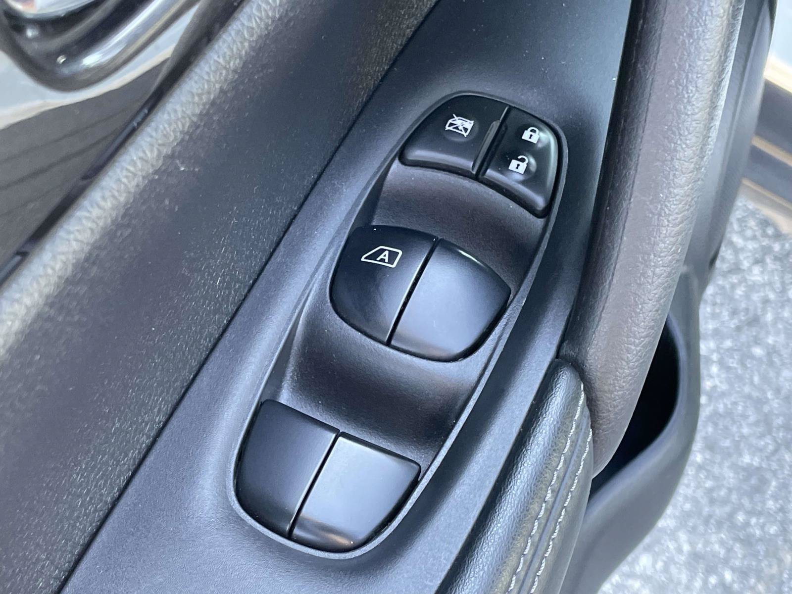 Used 2020 Nissan Rogue SV FWD image 6