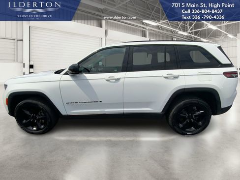 Used 2022 Jeep Grand Cherokee Altitude image 9