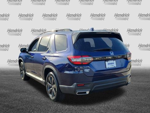 Used 2025 Honda Pilot Sport image 5