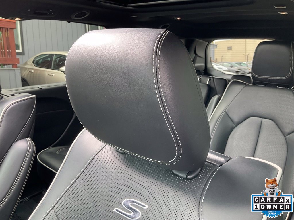 Used 2023 Chrysler Pacifica Limited w/ Uconnect Theater Family Group FWD image 19